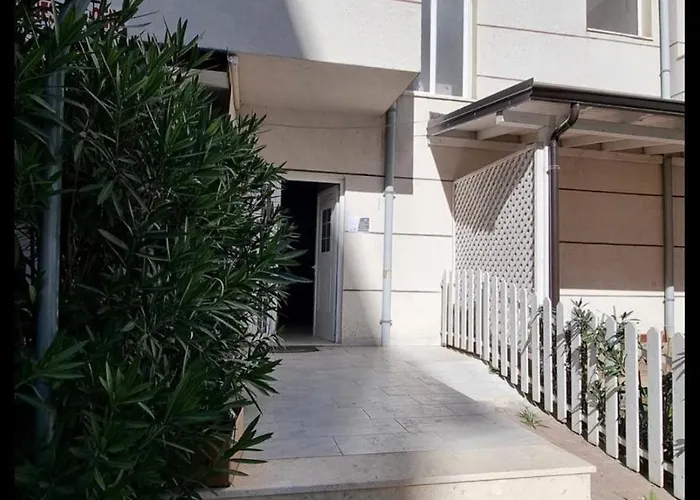 Barefoot Bay Retreat 아파트 골렘